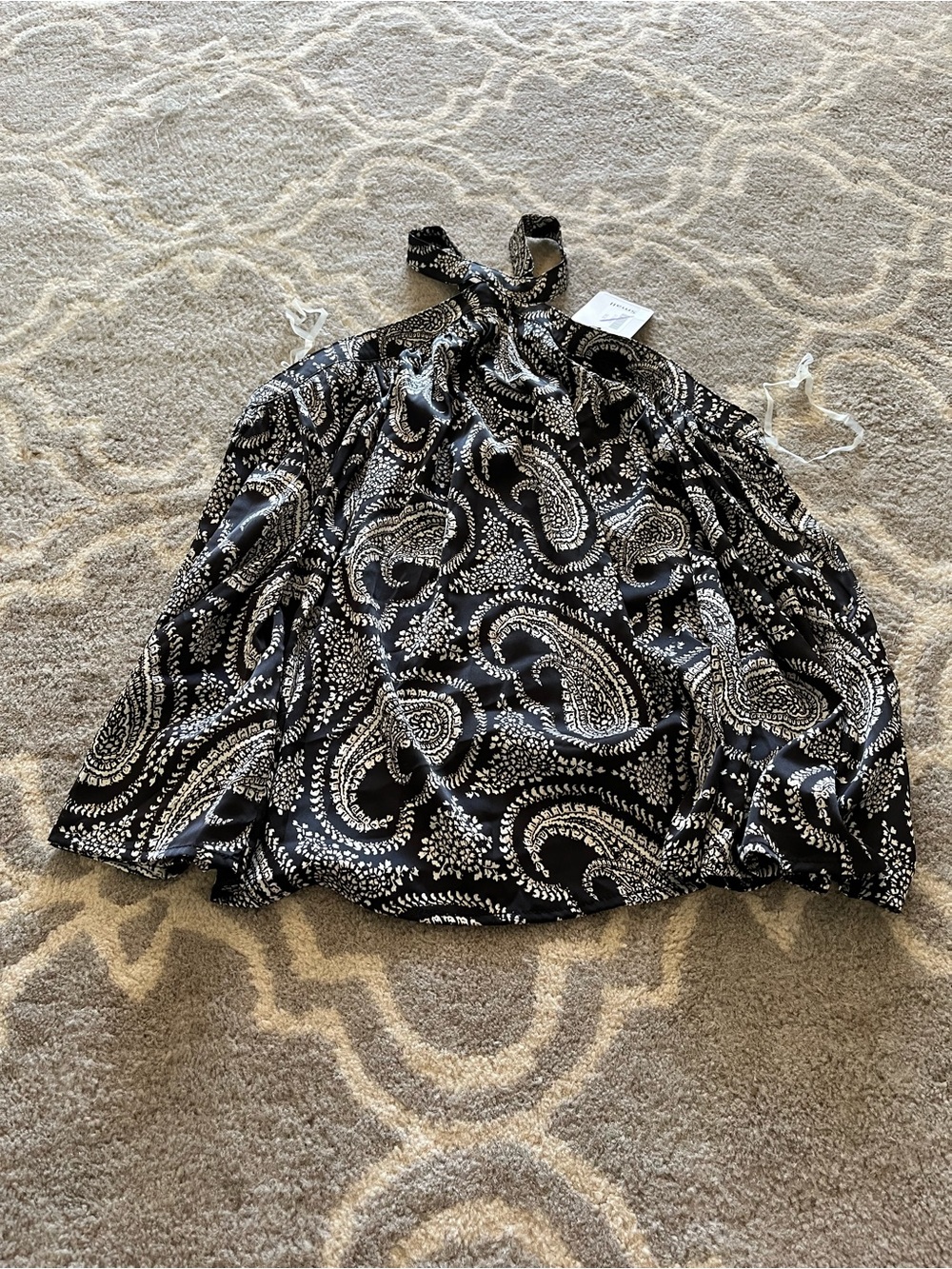 entro Black & White Paisley Tie-Halter Blouse